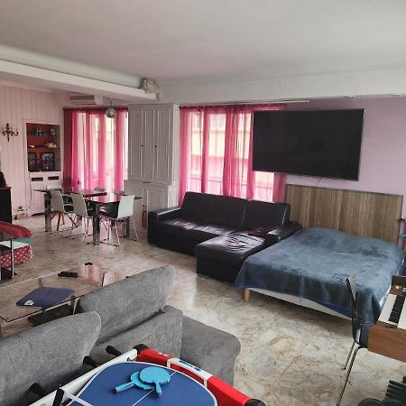 Big Apart 140M2 5Min Walk To Beach Sea &Promenade 3 Double Rooms,Big Living Room 42M2, 3 Showers,9 Beds, Free Parking Nizza Kültér fotó