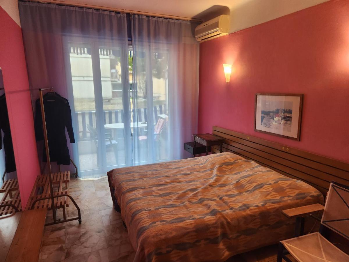 Big Apart 140M2 5Min Walk To Beach Sea &Promenade 3 Double Rooms,Big Living Room 42M2, 3 Showers,9 Beds, Free Parking Nizza Kültér fotó